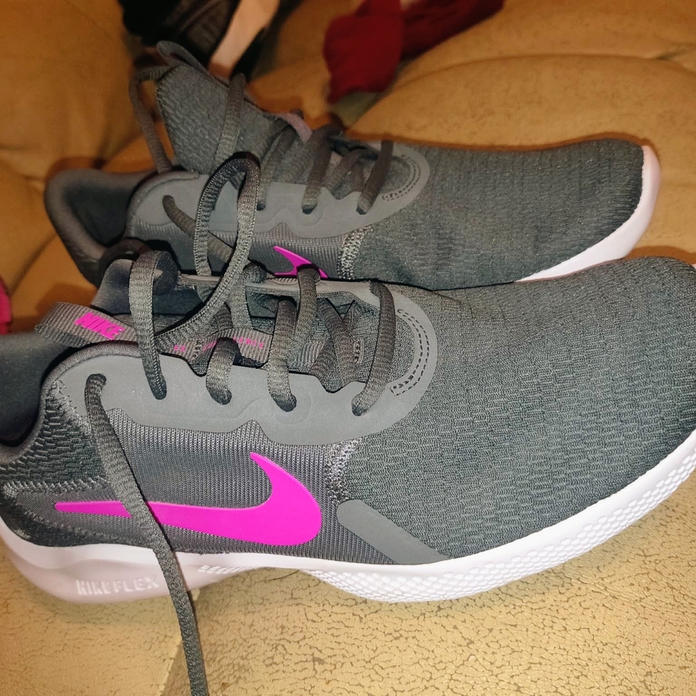 Nike Flex Experience Run 9 Women's Size 8.5 💖